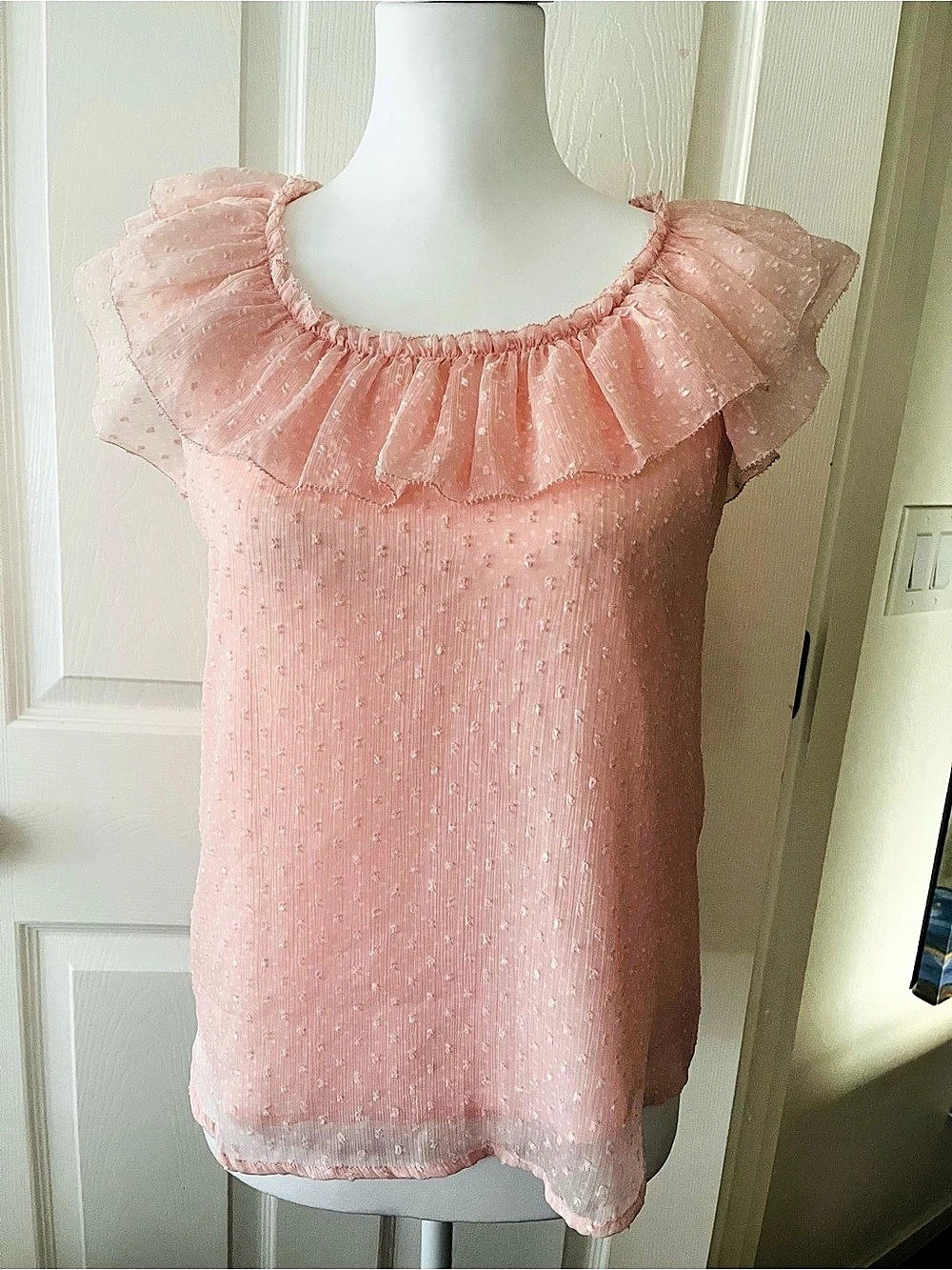 LOFT Ruffle Blouse in Pink Size XS Like New